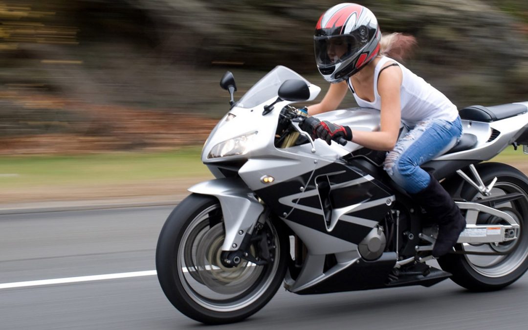Consejos para evitar dolor de espalda en moto
